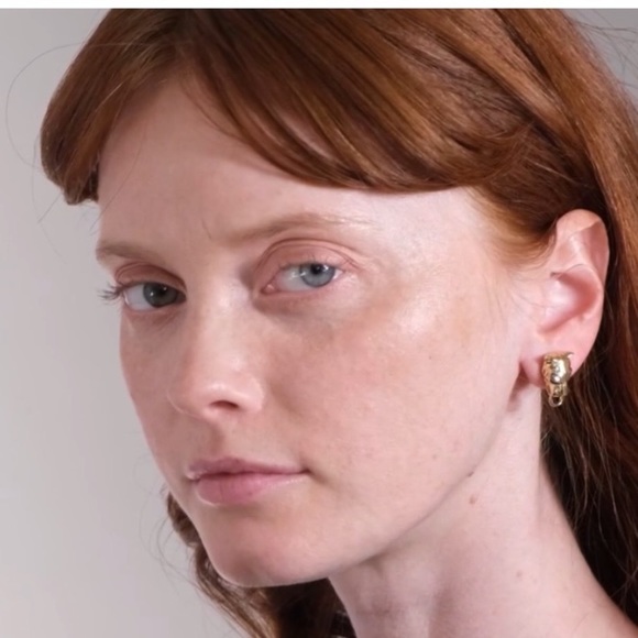 ALEXIS BITTAR • Gold Panther Head Crystal Eyed Post Stud Ring Earrings - Picture 4 of 12